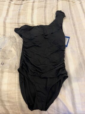 Black One-Shoulder One-Piece Swimsuit